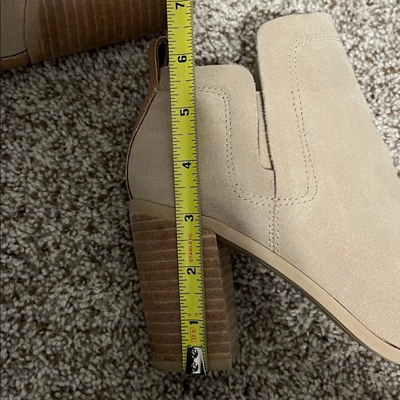 Dolce Vita Cream Ankle Booties - Picture 9 of 9